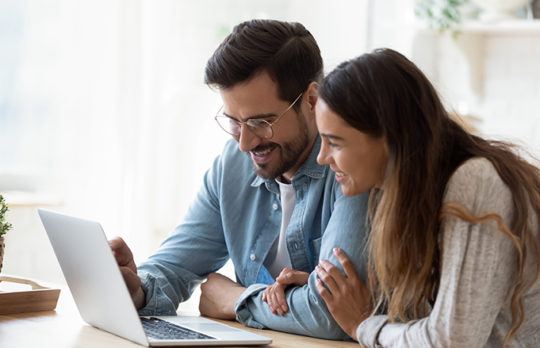 couple shopping online