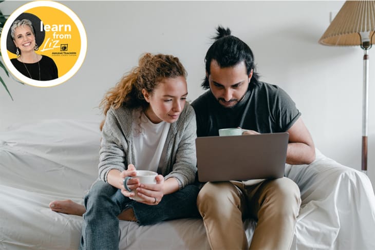 hombre y mujer mirando una computadora portátil con superposición de aprender de liz